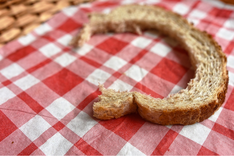 Lo spreco alimentare: impatto sull'economia e soluzioni per combatterlo